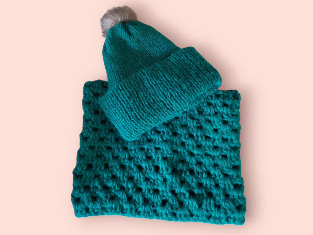 set of hat and neck warmer in emerald with gentle spark