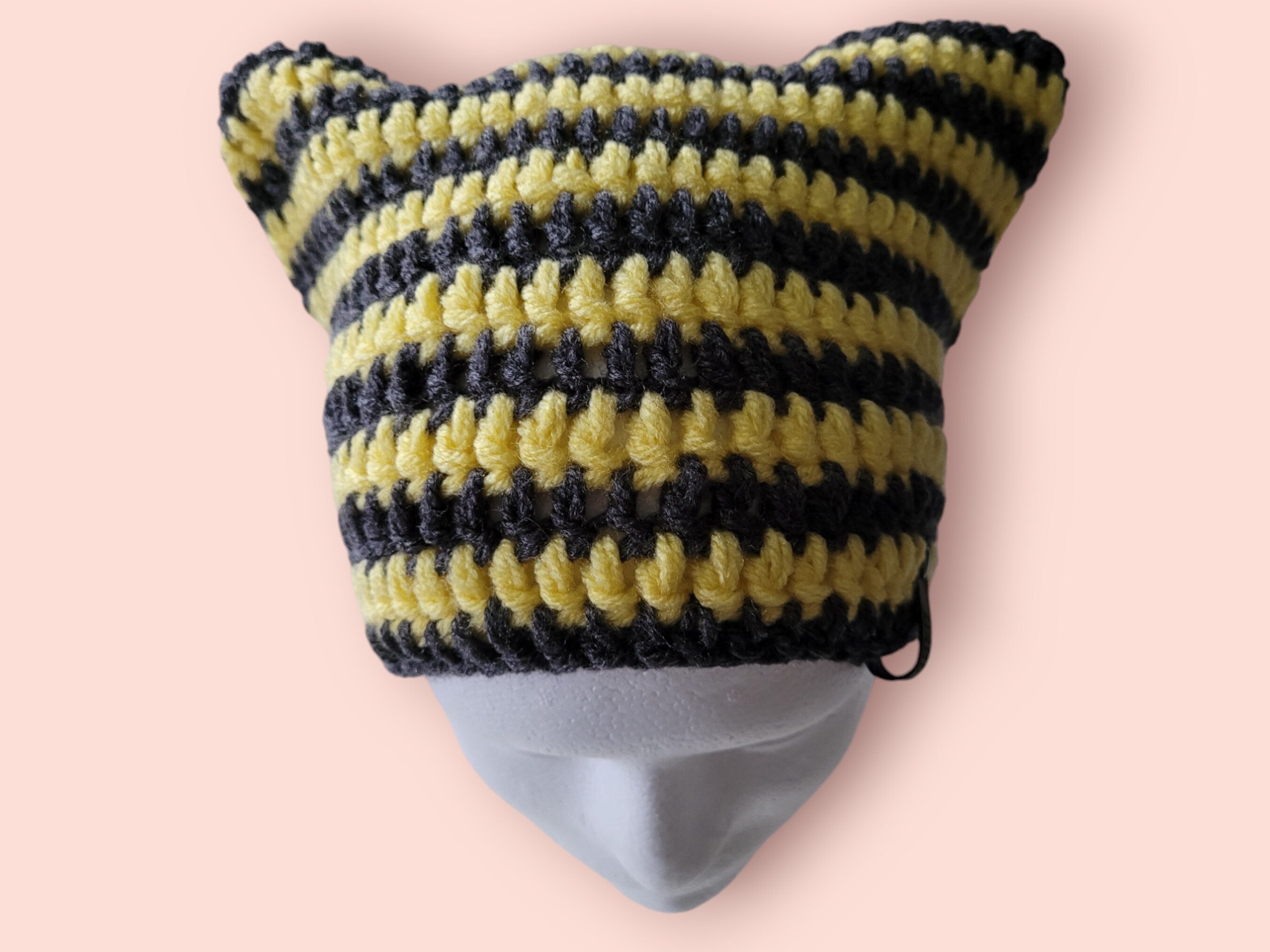 cat beanie hat dark grey / yellow