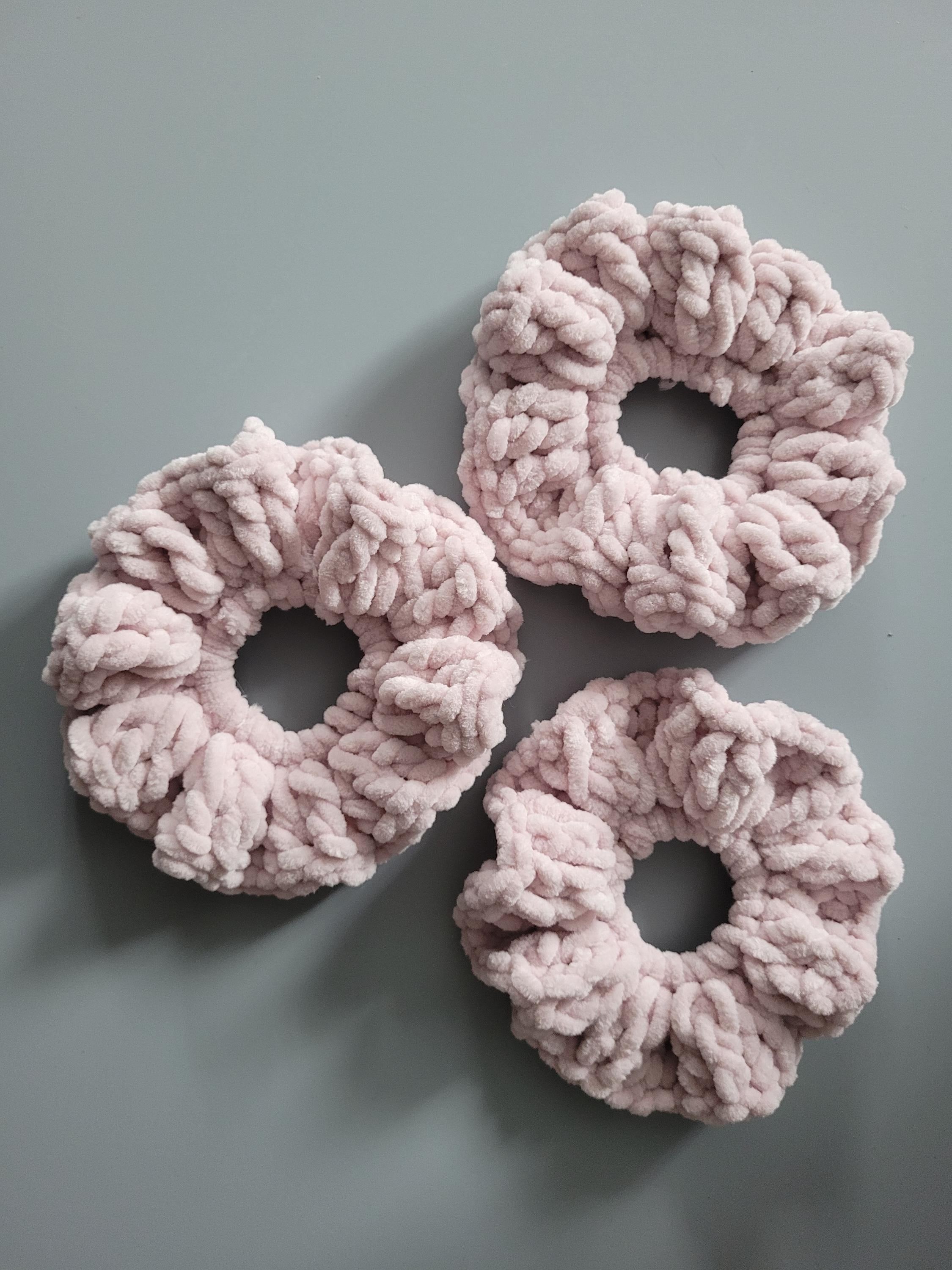 set of 3 scrunchies in antique pink